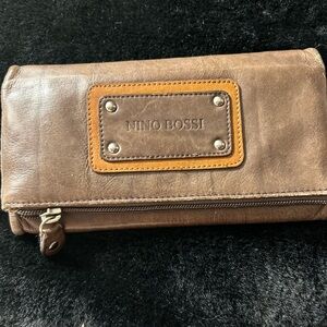 Nino Bossi Leather tri-fold leather wallet